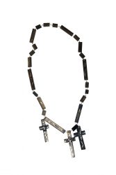 CHAIN WITH 3 CROSSES